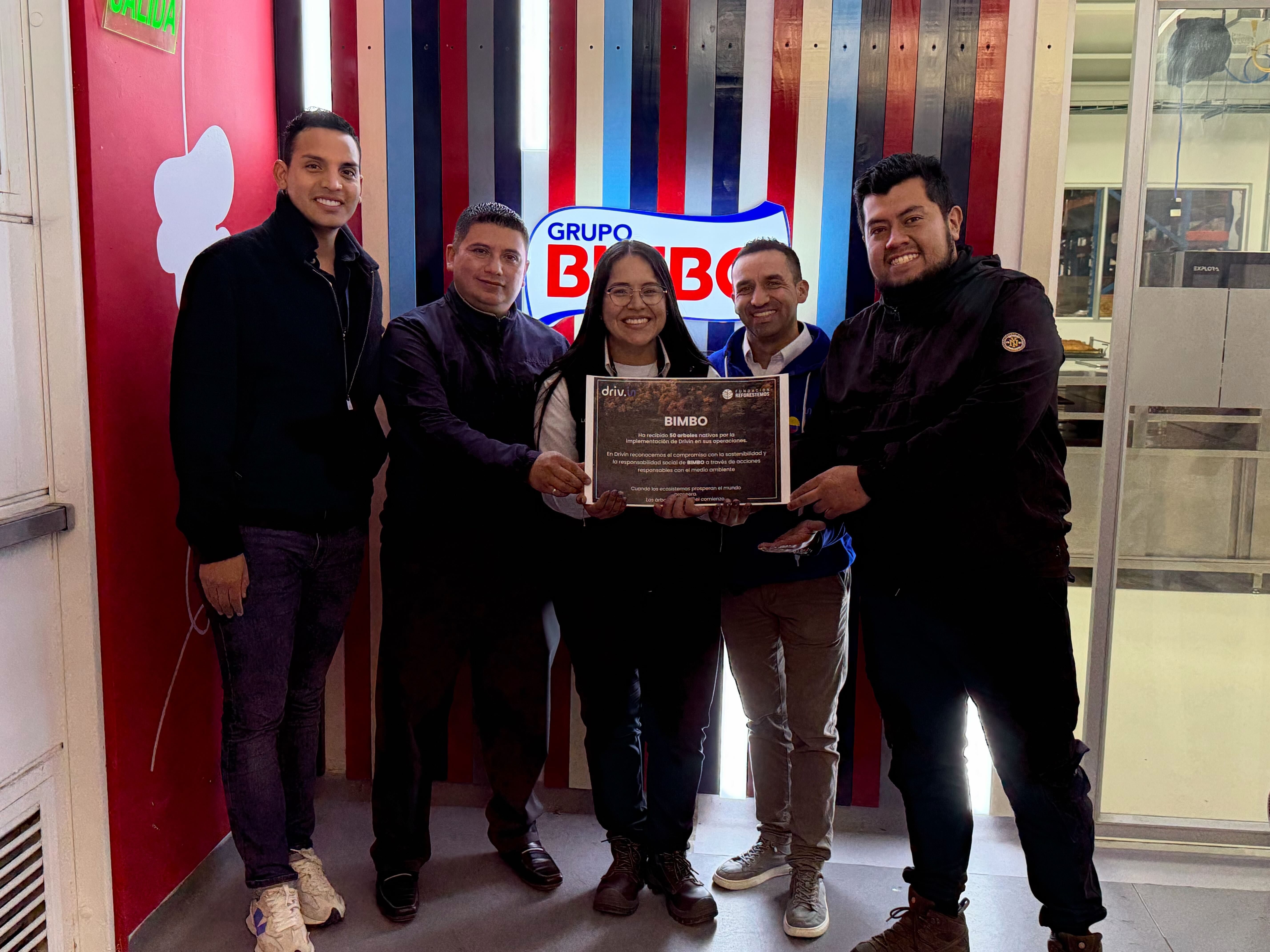 Entrega de arboles a Bimbo CO