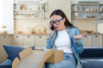 logistica-inversa-y-su-importancia-mujer-devolucion-llamada