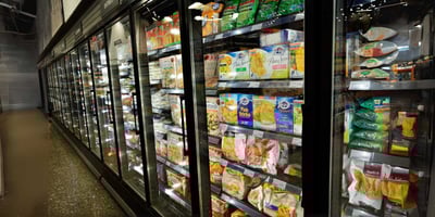 vitrina con alimentos congelados foodservice