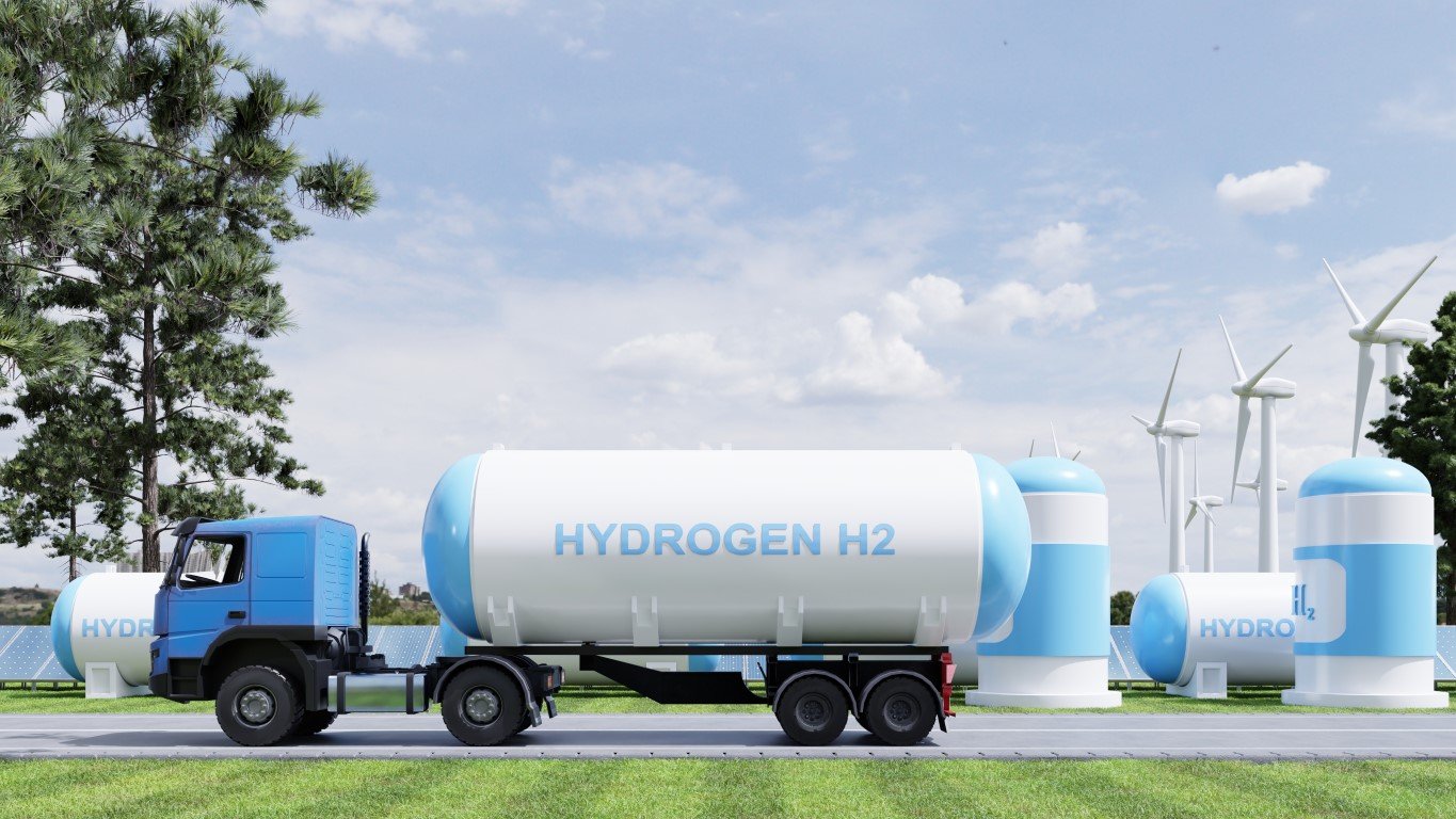 hydrogen-gas-transportation-concept-with-truck-gas-2023-04-19-00-14-06-utc (Medium)