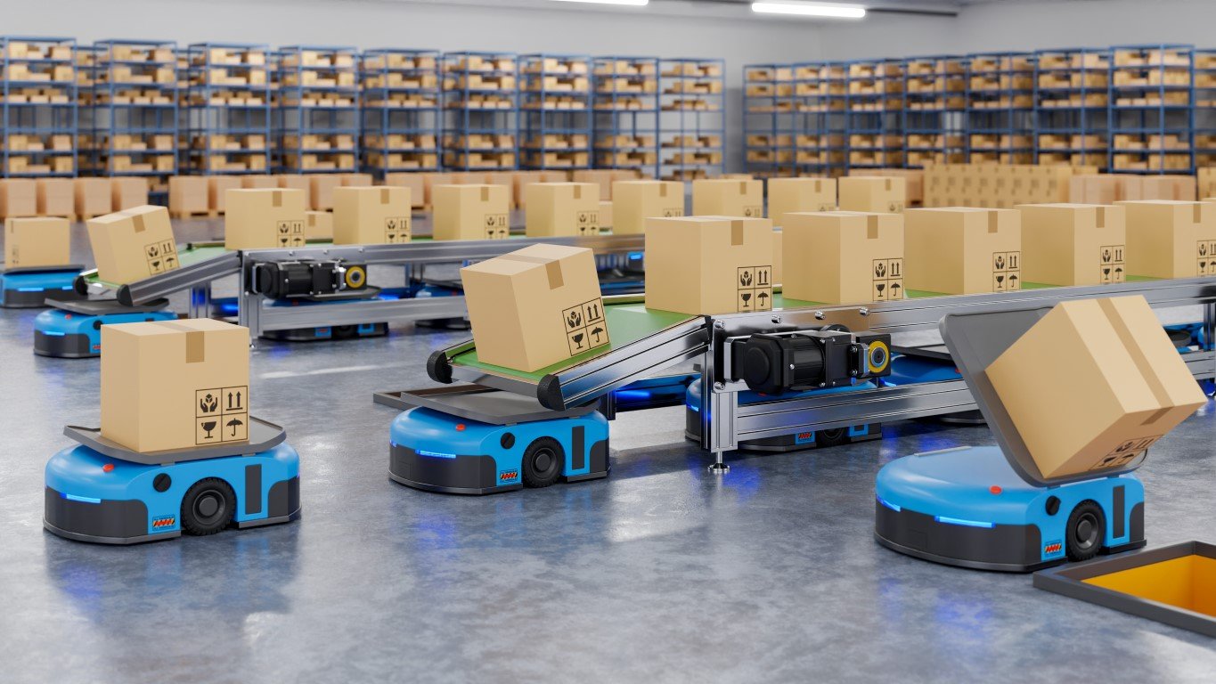 robots-efficiently-sorting-hundreds-of-parcels-per-2022-12-16-11-59-14-utc (Medium)