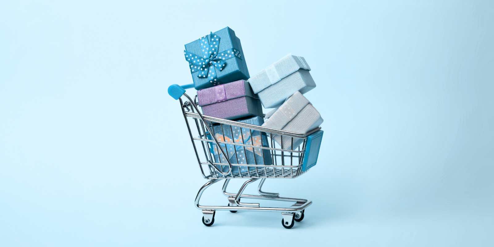 cadena de suministro carrito de compra lleno de regalos para navidad
