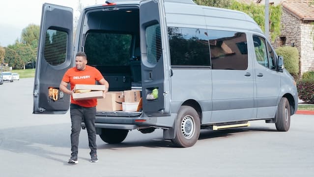 como-lograr-omnicanalidad-vehiculo-entregas-cajas